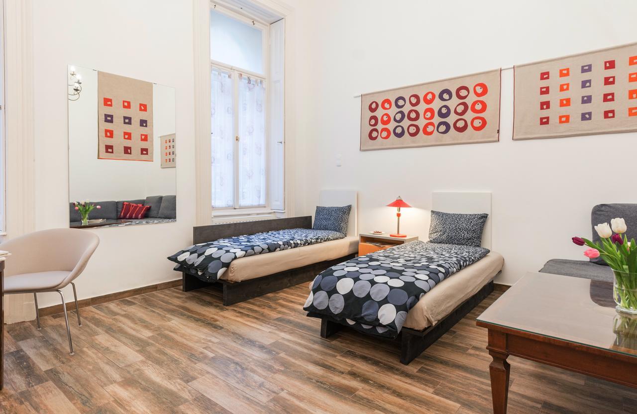 Family And Friends Apartment Budapest Exterior photo