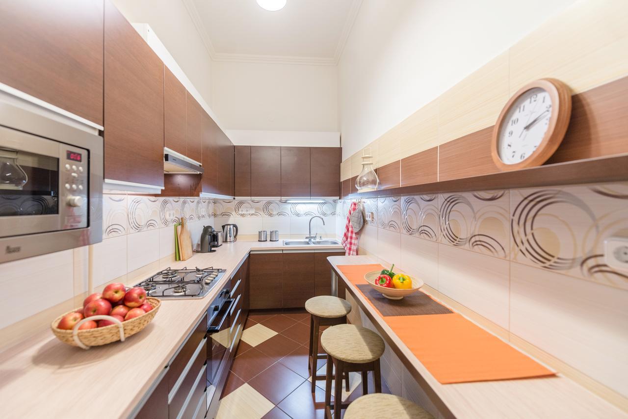 Family And Friends Apartment Budapest Exterior photo